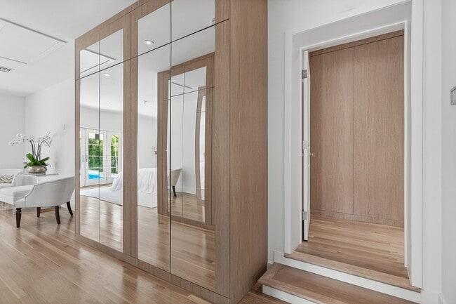 Building Photo - 306 Cordova Rd