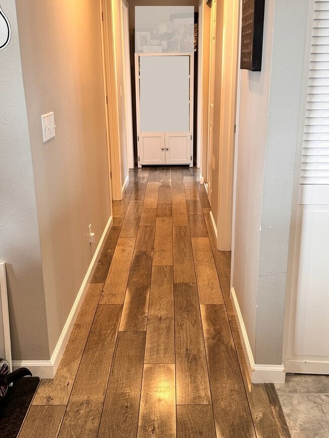 Building Photo - Fully Furnished Home