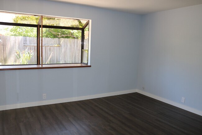 Building Photo - Beautiful 4-bedroom 2 bath Carpinteria hom...