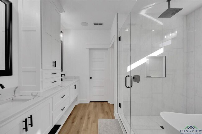 Building Photo - Beautiful 4 bedroom home
