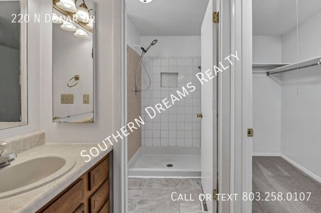 Building Photo - 220 N Donar Dr