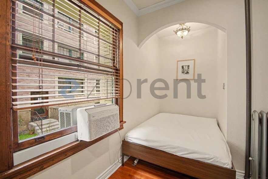 Building Photo - Unit 120