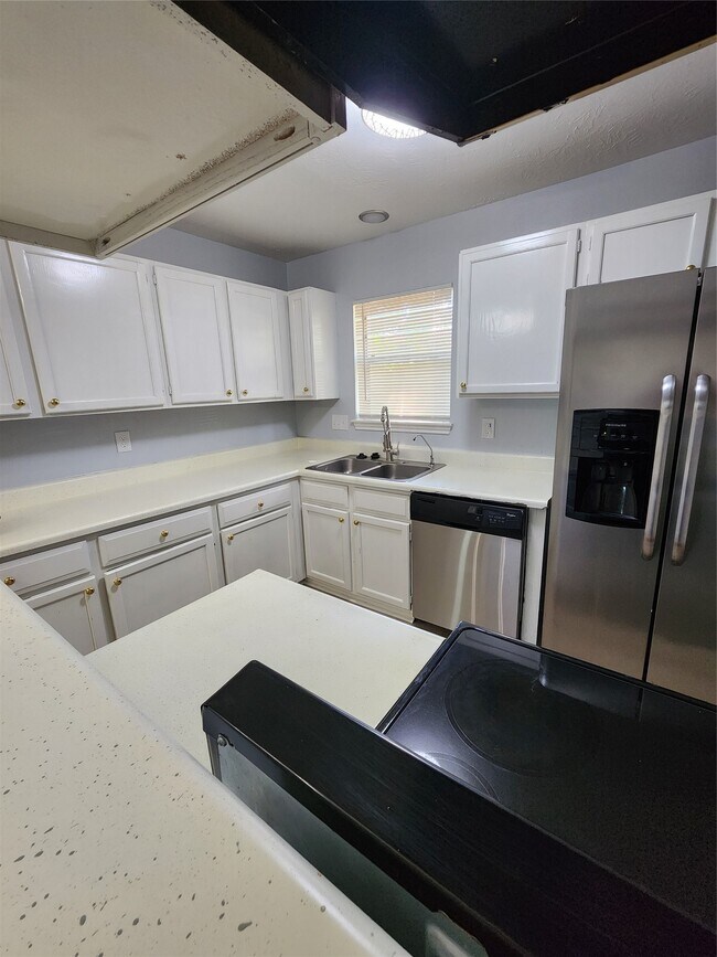Building Photo - 5003 Maurita Dr