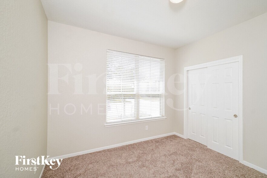 Building Photo - 3014 Night Flight