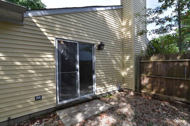 Building Photo - 1020 Tealwood Dr