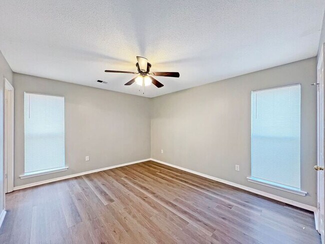 Building Photo - 3575 Shadow Oaks Pkwy
