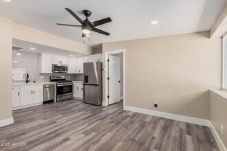 Building Photo - 3331 N 66th Pl