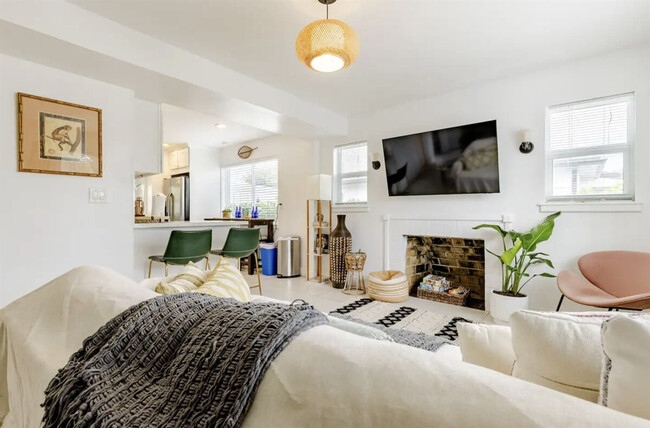 Building Photo - 415 S C St