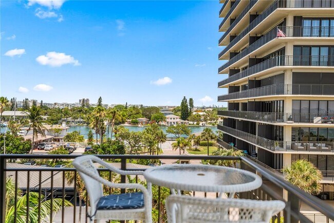 Building Photo - 7650 Bayshore Dr
