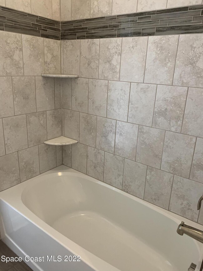 Building Photo - 1893 Killian Dr