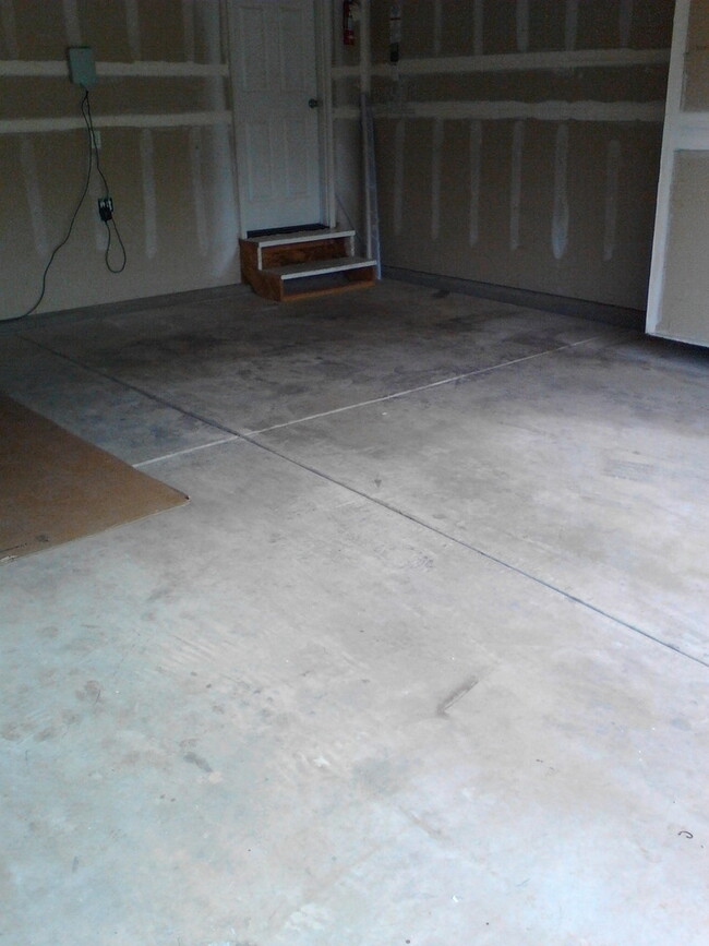 Building Photo - Light airy two story minutes from Fort Carson