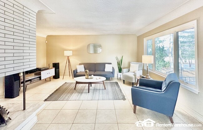 Building Photo - 3006 Fleur Dr