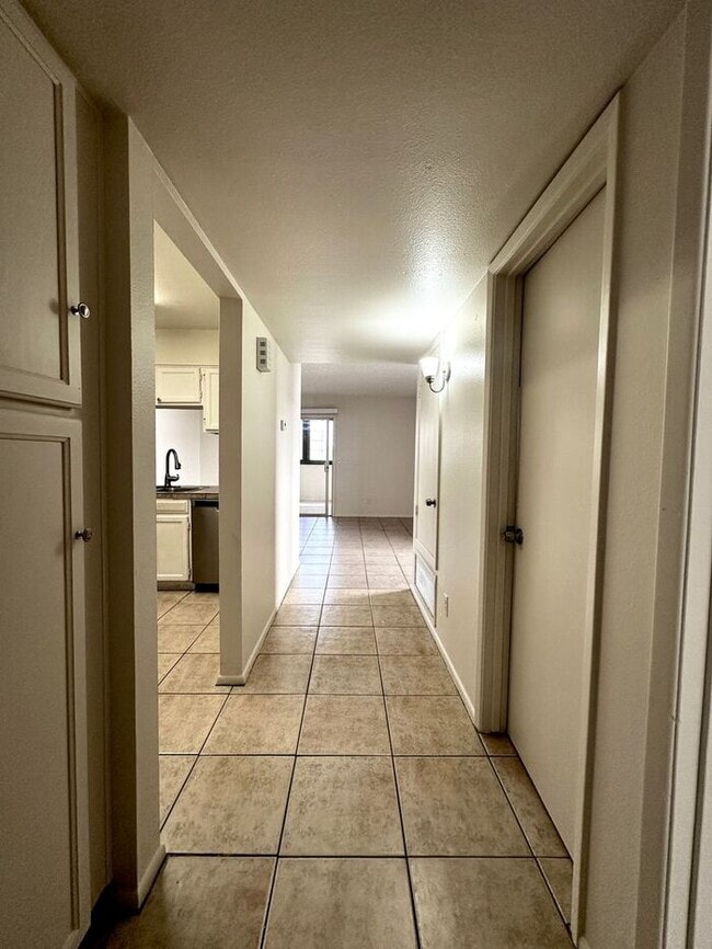 Building Photo - $500 Move In Special!2-bedroom, 1-bath apartment in Mesa, AZ