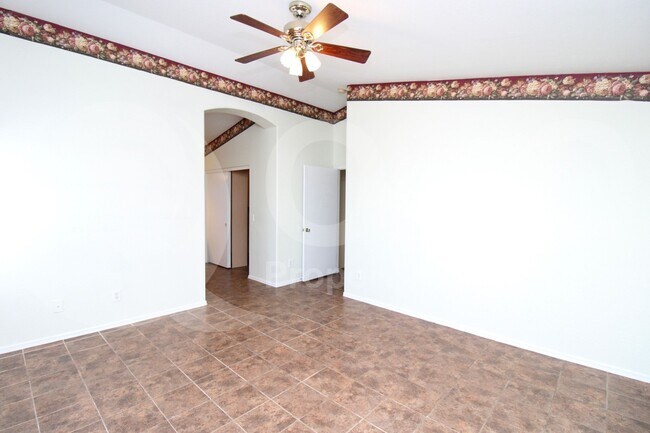 Building Photo - 13349 W Desert Rock Dr