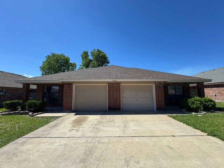 Building Photo - 1508 Nicholas Cir