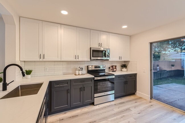Building Photo - 1625 Anise Dr