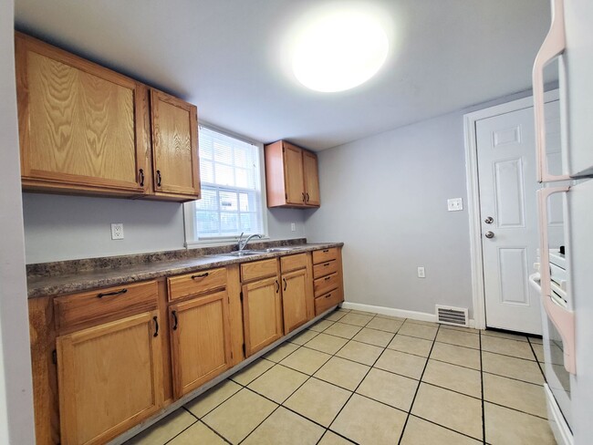 Building Photo - 3 bed - 1.5 Bath Cape Cod for Rent