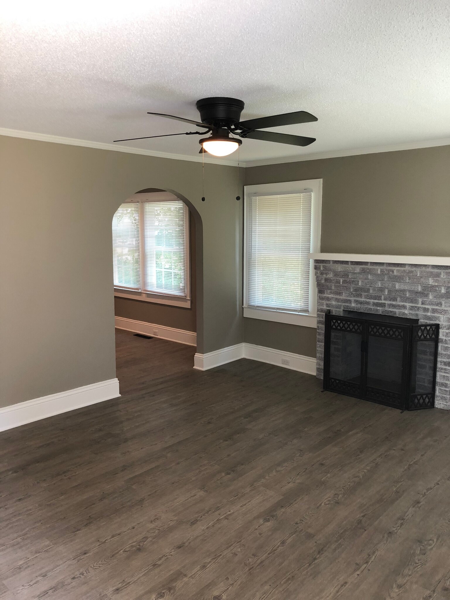 family Room - 415 Ogburn St