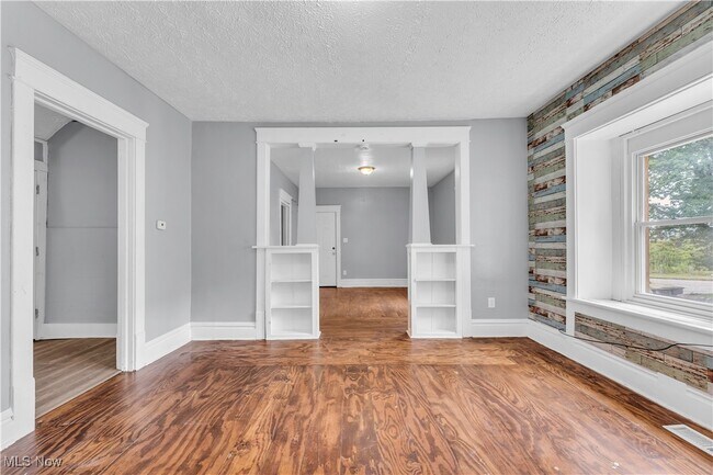Building Photo - 1174 La Croix Ave