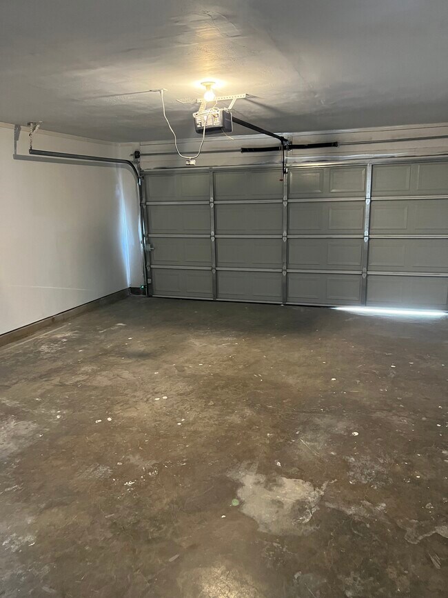 Building Photo - 3302 Canton St