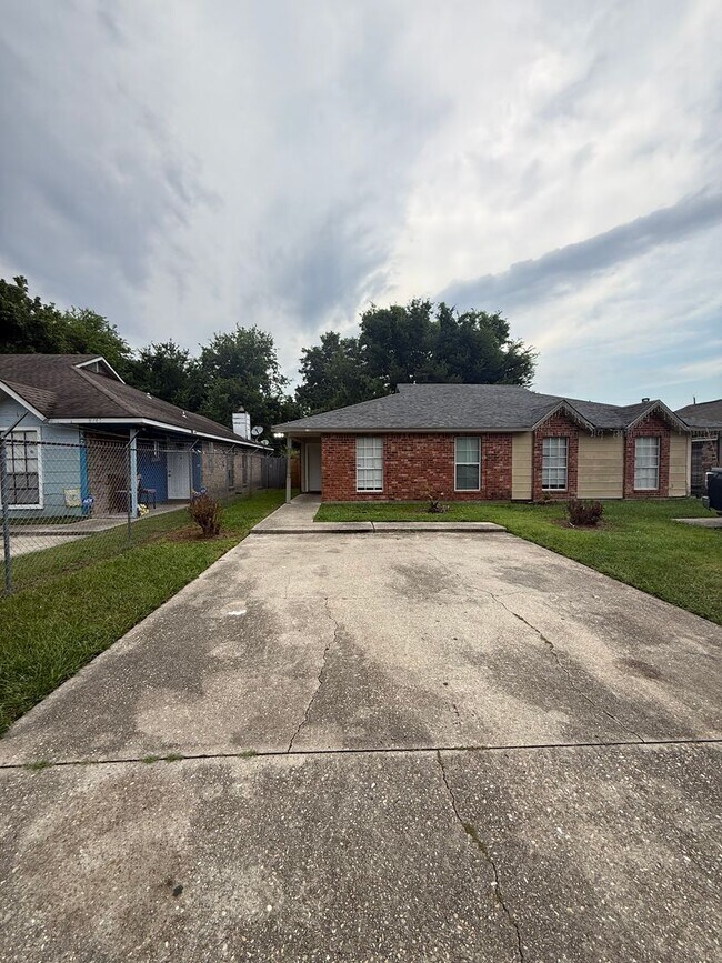 Building Photo - 8155 Starwood Ct