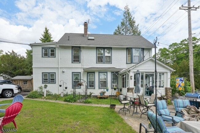 Building Photo - 412 Maple Ave