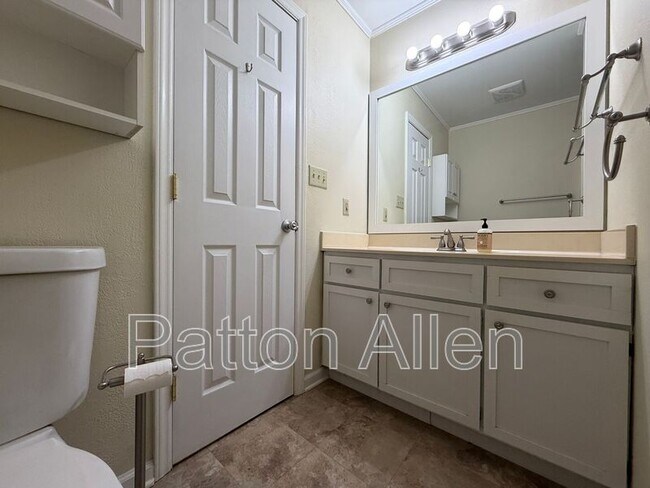 Building Photo - 1304 Abbey Cir