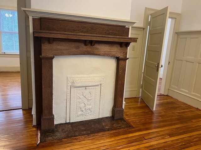 Building Photo - 325 S 6th St