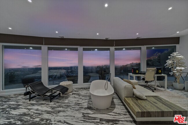 Building Photo - 8460 Cole Crest Dr