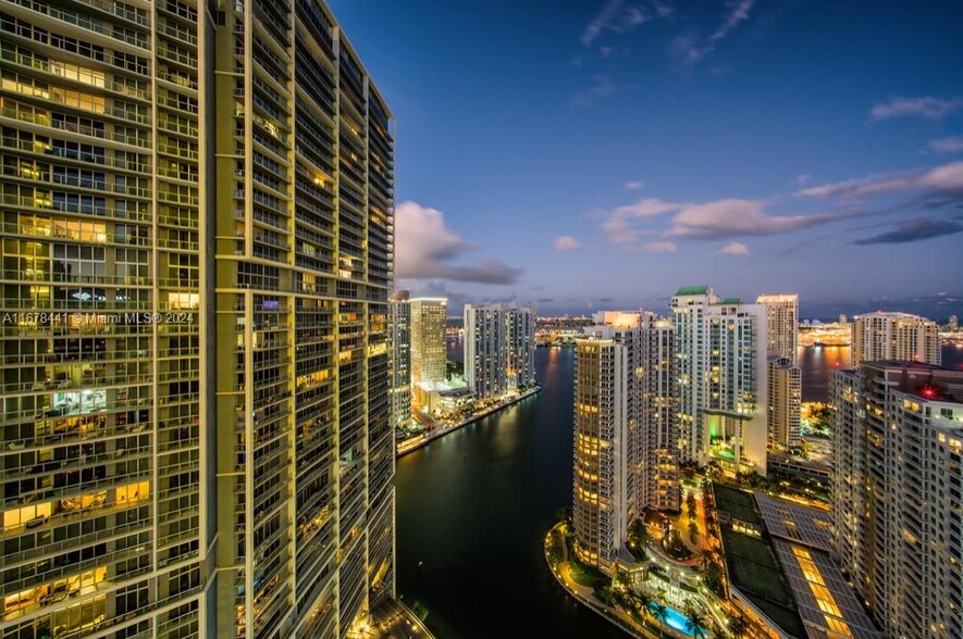 Primary Photo - 495 Brickell Ave