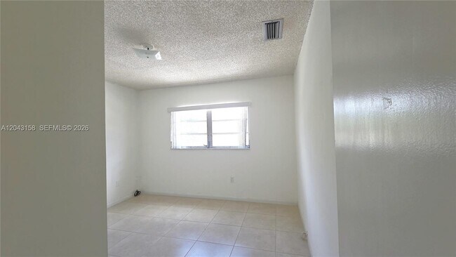 Building Photo - 3519 SW 17th Terrace