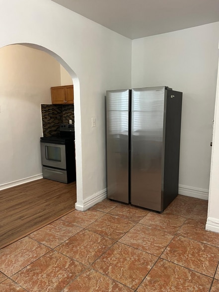 Building Photo - 527 Tilghman St