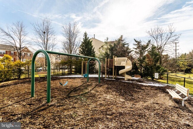 Building Photo - 2507 James Maury Dr