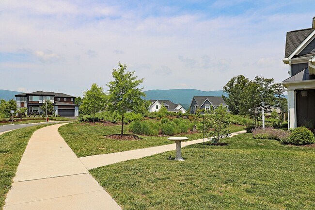 Building Photo - Pet-Friendly Old Trail Home With Fenced Yard