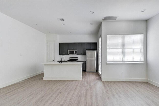Building Photo - 2535 Judiway St