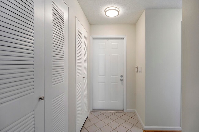 Building Photo - 6513 Via Regina