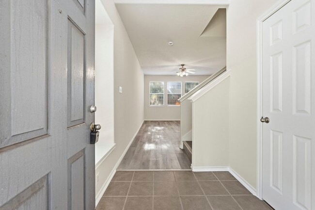 Building Photo - 5606 Redgrove Ln