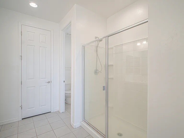 main bath - 832 S Strahan Pl