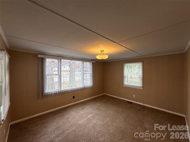 Building Photo - 3131 Seymour Dr