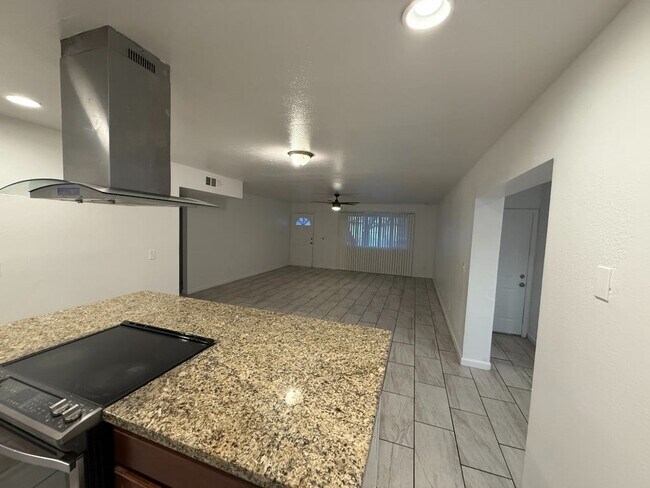 Building Photo - N 58th Dr