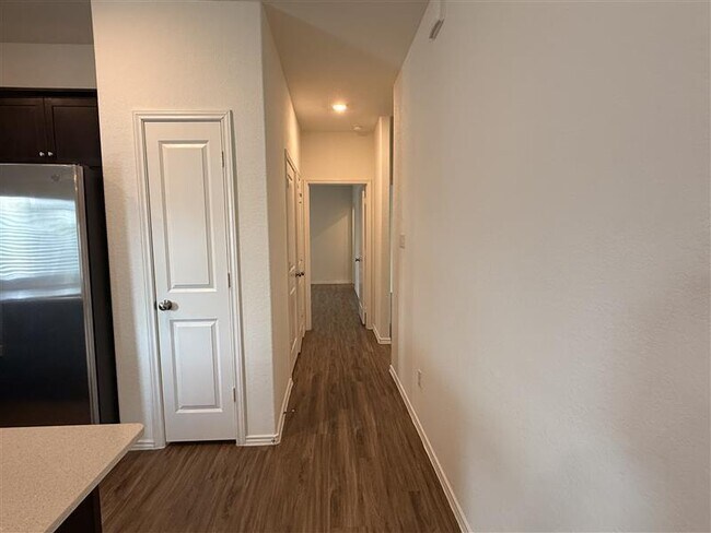 Building Photo - 904 Big Rocky Bend