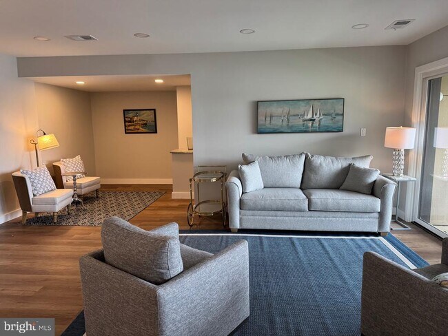 Building Photo - 1 President Point Dr