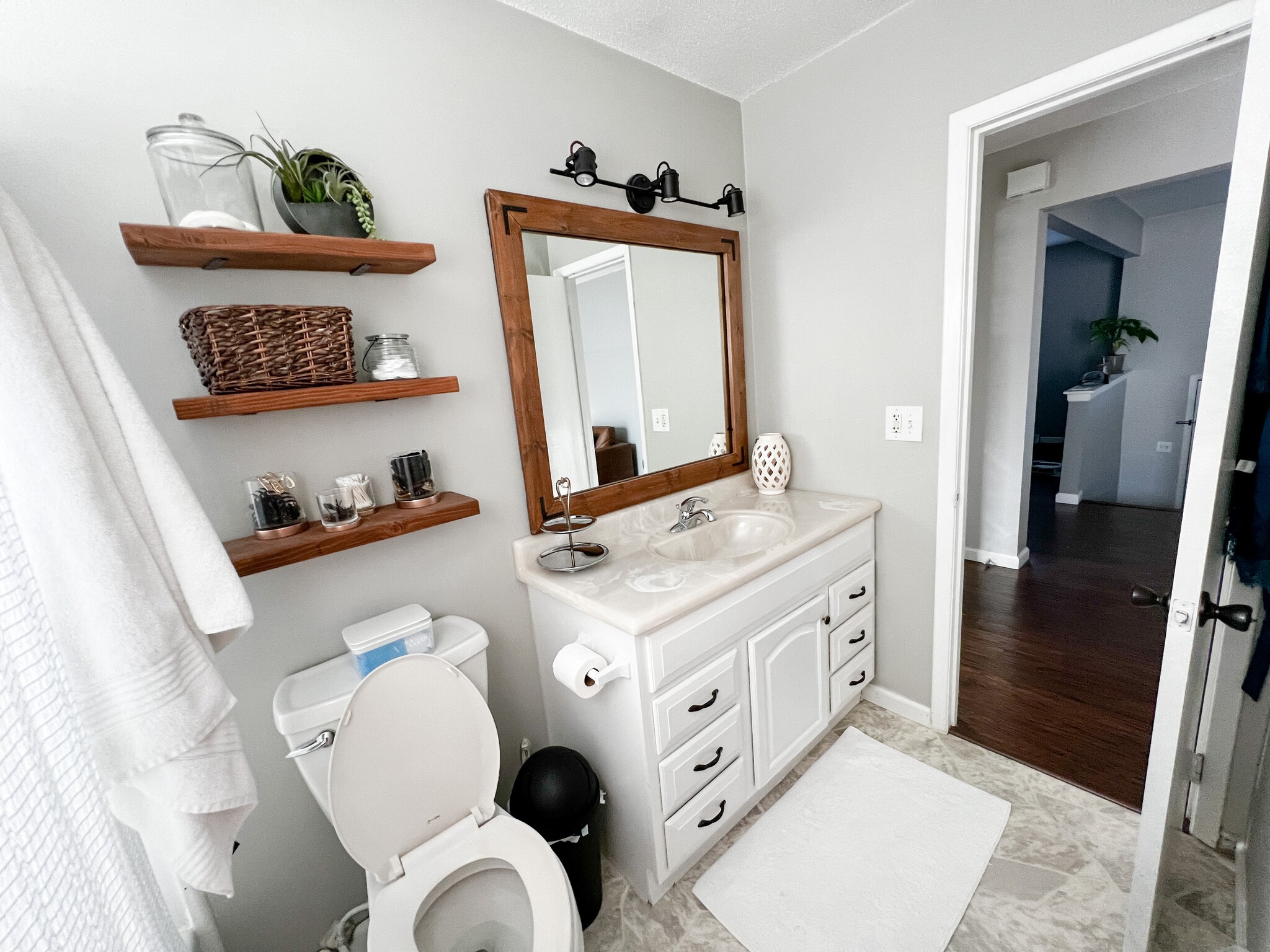 Building Photo - 323 SE Melody Ln