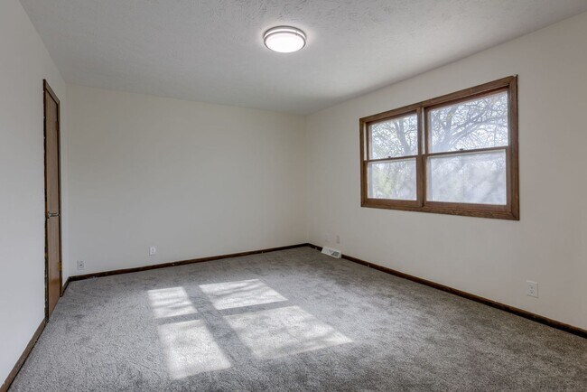 Building Photo - Stylishly Updated 3-Bedroom In Prime Location!!