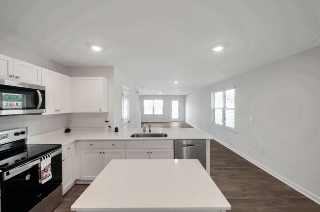 Building Photo - 114 Holmes Corner Dr