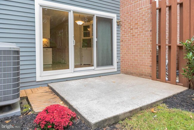 Building Photo - 46 Stonehurst Ct