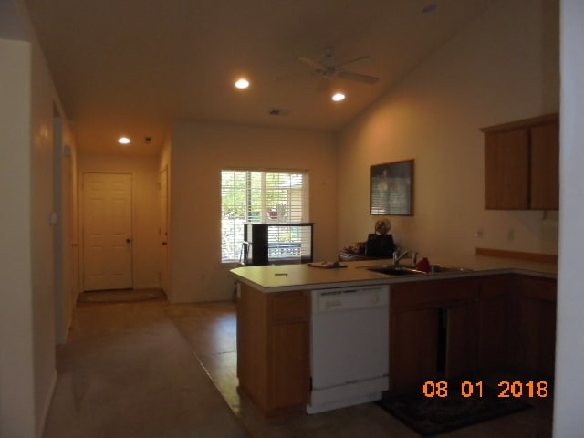 Building Photo - 565 NW Meadows Dr