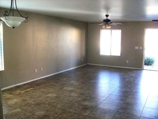 Building Photo - 2333 E Meadow Lark Way