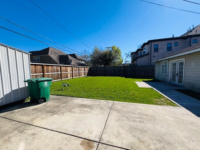 Building Photo - 3306 Elmridge St