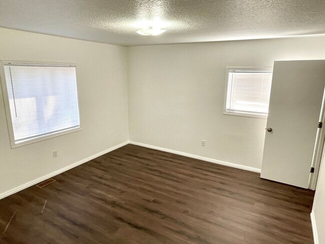 Building Photo - Centennial Neighborhood Fully Remodeled Ranch Home, Secluded Location, Spacious Yard